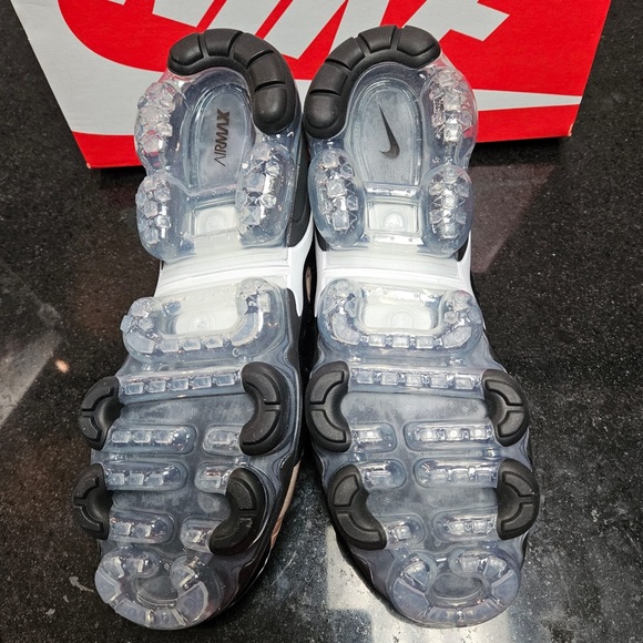 Sz Various  NIKE AIR VAPORMAX PLUS RUNNING SHOES - Picture 8 of 13